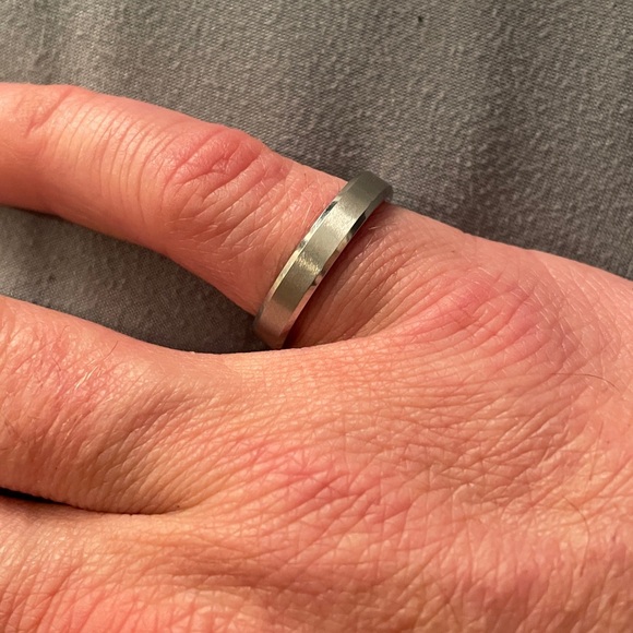 4MM TUNGSTEN CARBIDE SATIN BEVELED RING US 9.5 - Picture 2 of 9